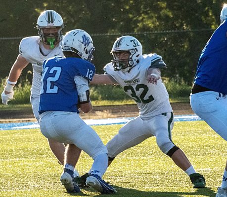 Ftbl-25-V-WV-MAtthewReglerClosesIn