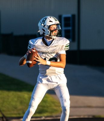 Ftbl-25-V-WV-SpauldingLookingLookingt