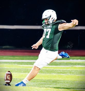 Ftbl-26-V-WV-RyanEldridgeKickOff2