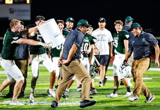 Ftbl-26-V-WV-VictoryDousing